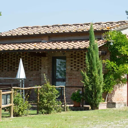 Podere Vesta 酒店 *