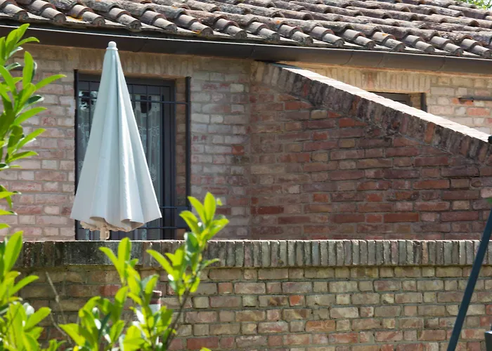 Hotel Podere Vesta *