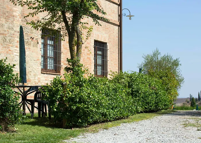 Podere Vesta Hotel *